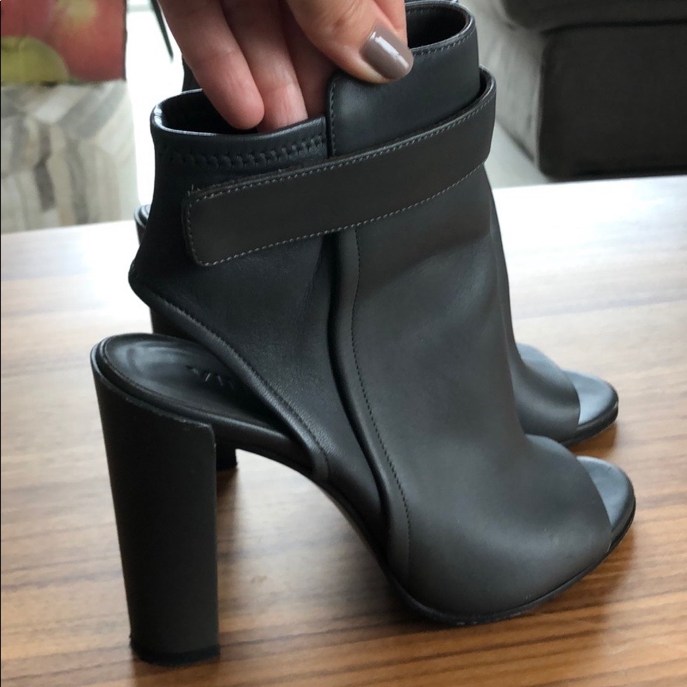 Vince Leather high heeled shoes